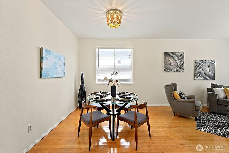 5th image of 922 Gina Court SE