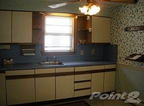 WHITE CAB.FORMICA COUNTERS