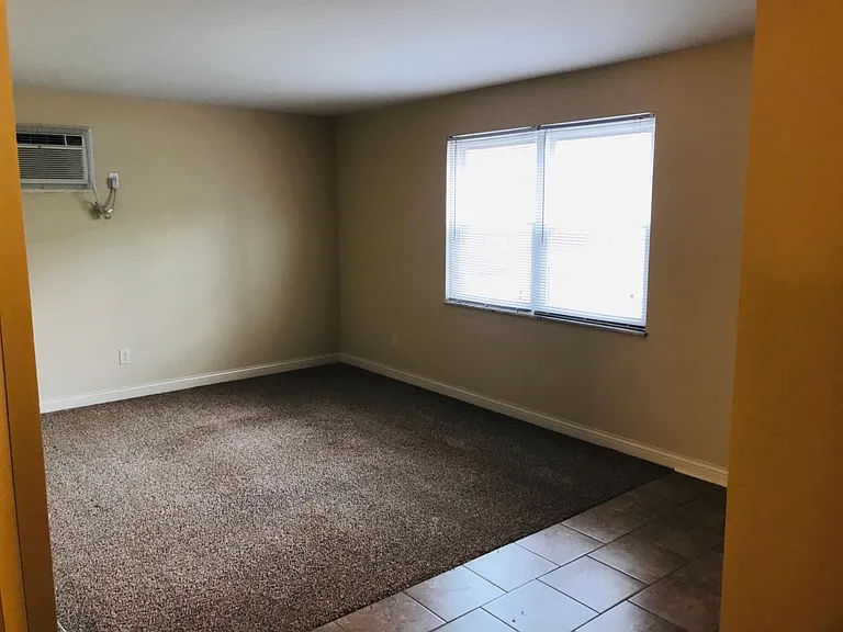 1401 Broadview Ave — Photo 9