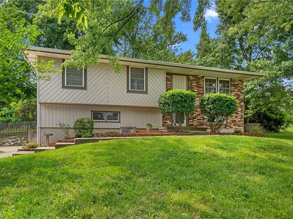14396 Greentree Ln, Olathe, KS 66061