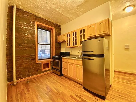2nd image of 280 Crown St APT E6