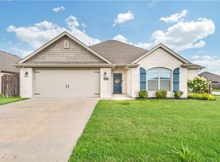 4440 W Divide Dr, Fayetteville, AR 72704