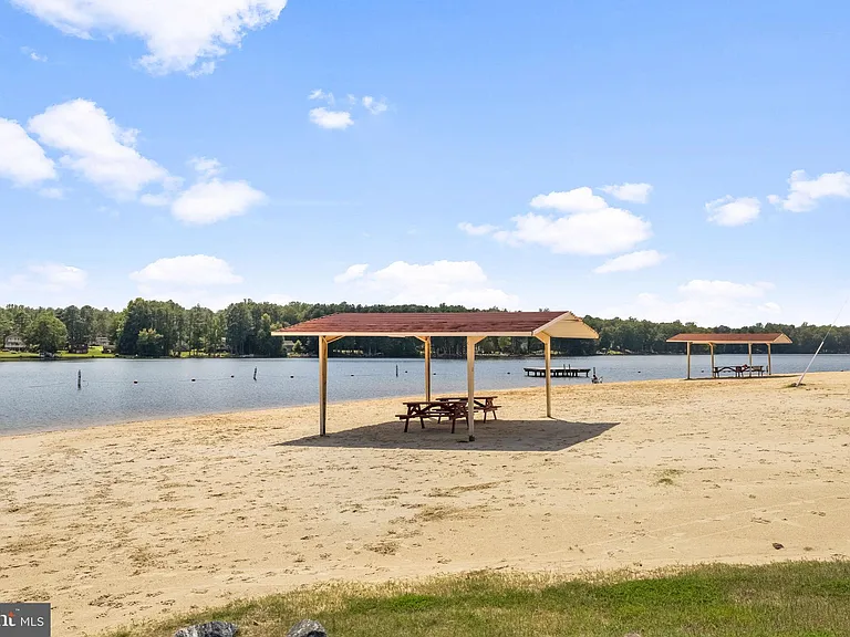 686 Lake Caroline Dr — Photo 42