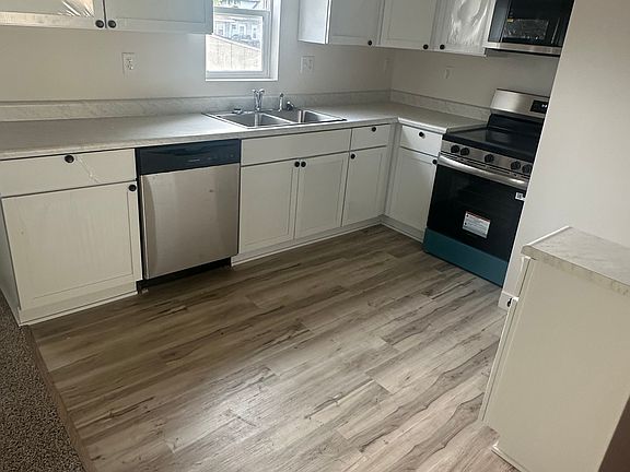 5th image of 2592 Ellison Ave