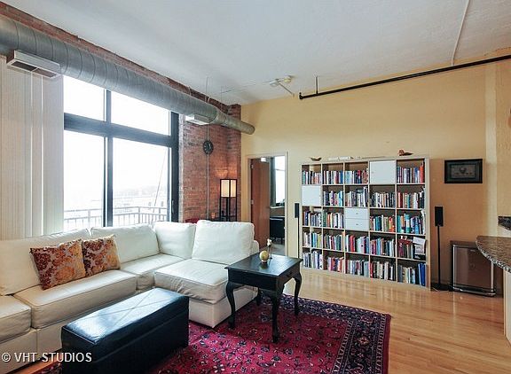 3rd image of 2024 S Wabash Ave APT 406