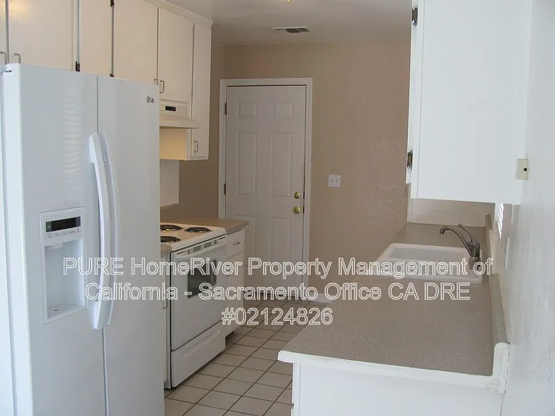 3 bed, 2.0 bath, 1162 sqft, $2,395 — Photo 4