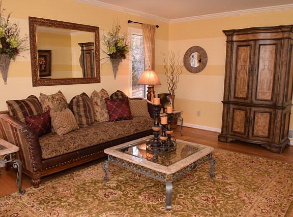 4th image of 260 Ivy Ln
