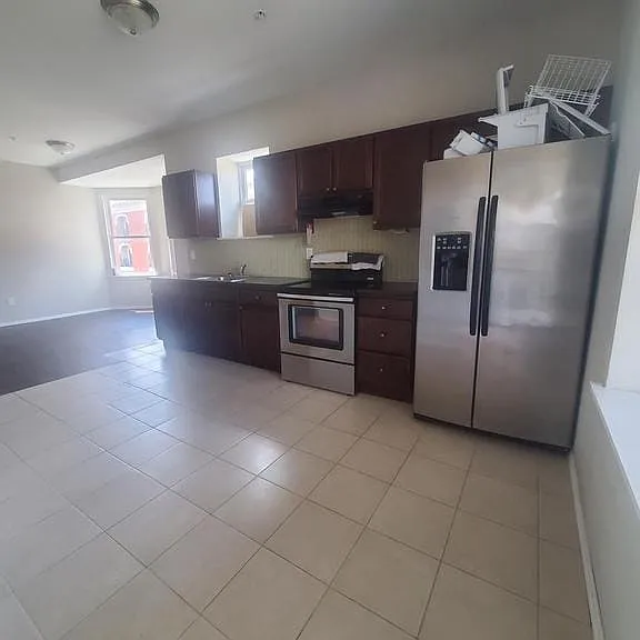 5052-54 Walnut St #301 — Photo 2
