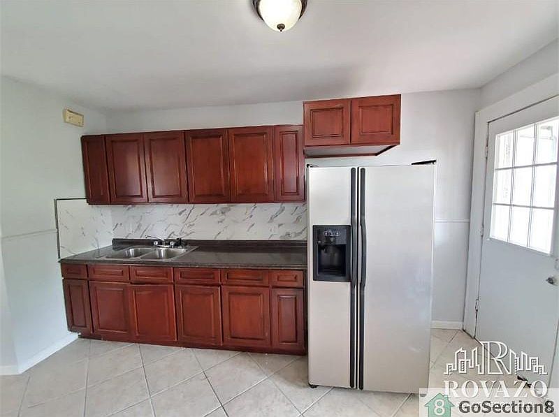 1st image of 737 Summer Ave Floor 2