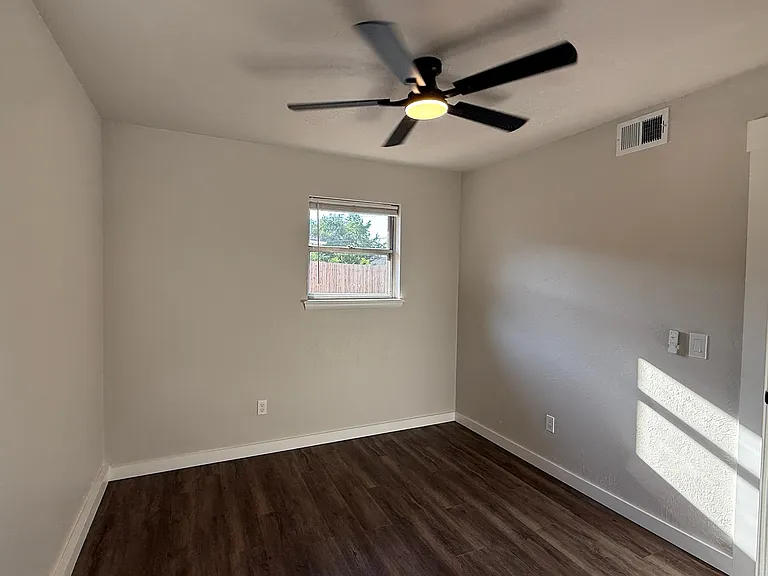 2209 Marshall Dr — Photo 17