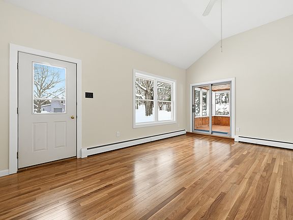 5th image of 11 Caribou Dr