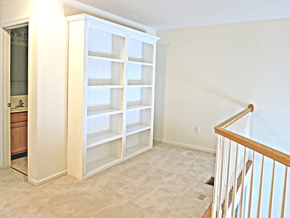 4th image of 448 E Red Lion Dr
