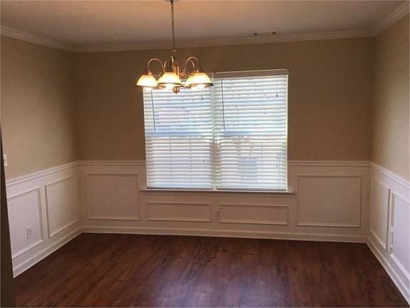 3rd image of 2220 Park Estates Dr