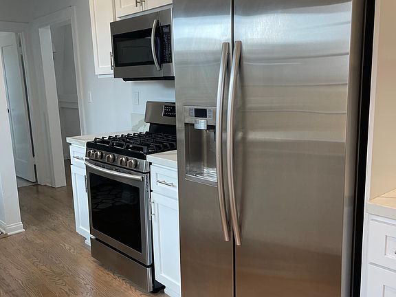2nd image of 2237 N Cahuenga Blvd