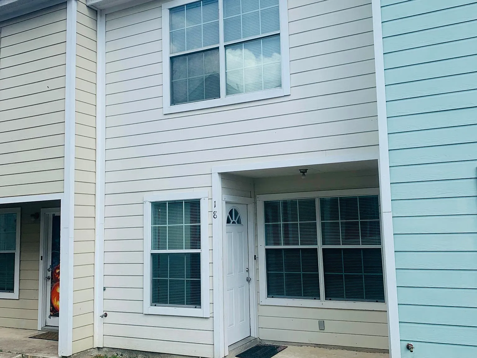 2 bed, 2.5 bath, 1056 sqft, $1,200 — Photo 2