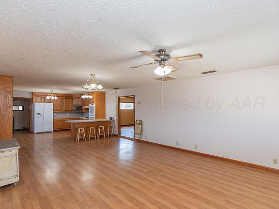 3rd image of 901 Lindberg St