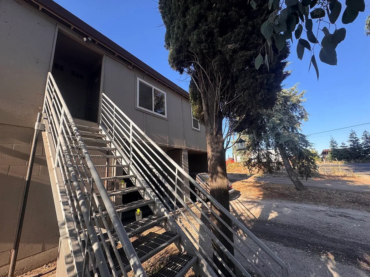 2 bed, 850 sqft, $1,465 — Photo 3