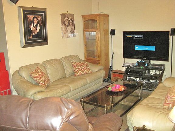 3rd image of 212 Malibou Blvd