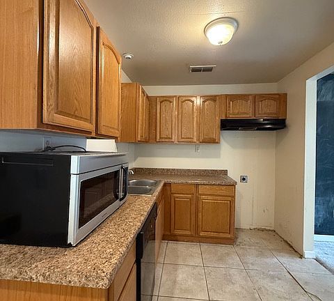 4th image of 2017 15th St Unit A