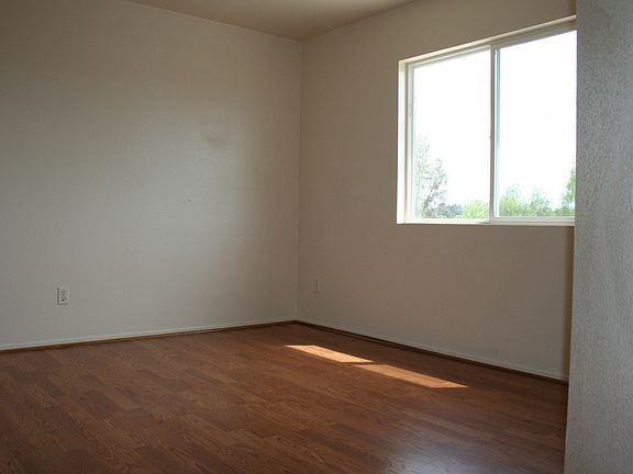 5th image of 27459 Sierra Madre Dr