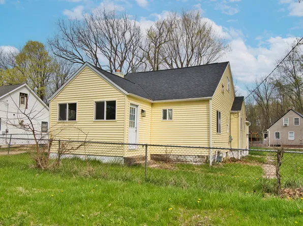 1003 Pine St, Niles, MI 49120