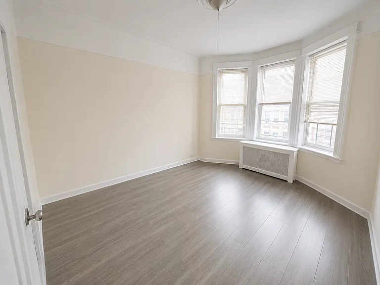 60-91 Putnam Ave #2D — Photo 2