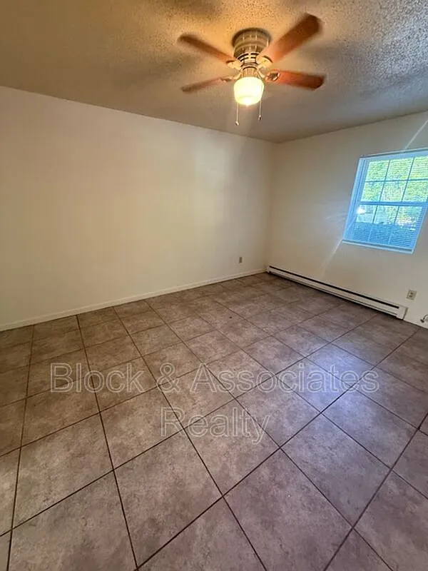 1 bed, 1.0 bath, $695 — Photo 3