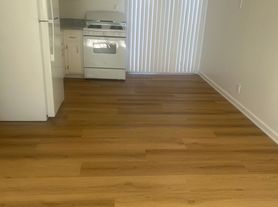 21059-21063 Royal Ave