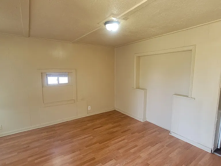 1406 Deloss St — Photo 6