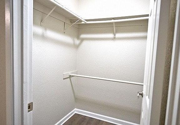 3rd image of 410 Canyon Oaks Dr APT H