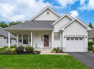 32 Bear Meade Dr, Hamilton, NJ 08691