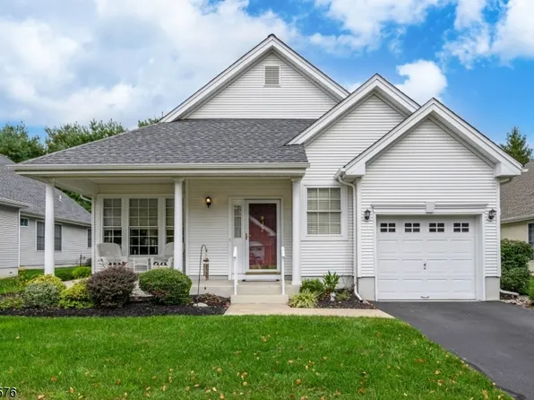 32 Bear Meade Dr, Hamilton Twp., NJ 08691