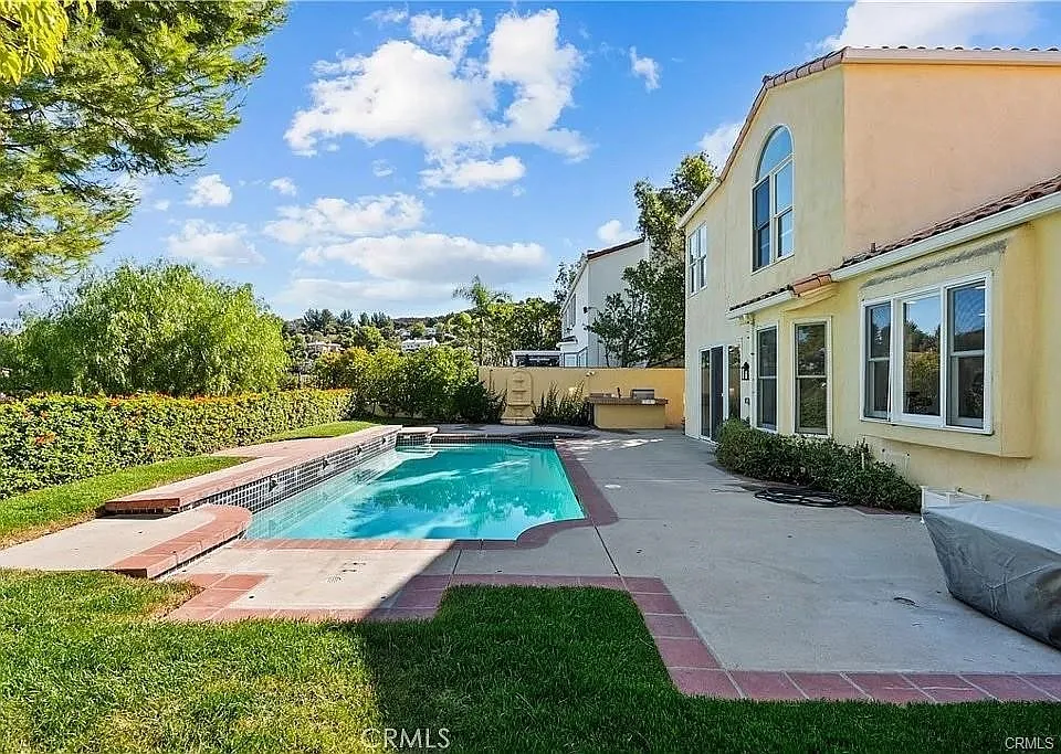 5 bed, 2798 sqft, $8,400 — Photo 2