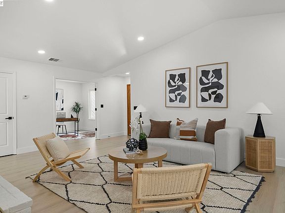3rd image of 3244 Vallejo Pl