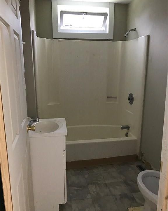 2nd image of 62 Lincoln St