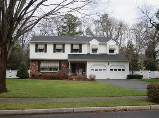 26 Rozbern Dr, Eatontown, NJ 07724