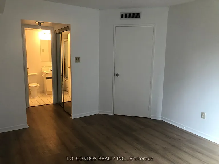 1001 Bay St #404 — Photo 18