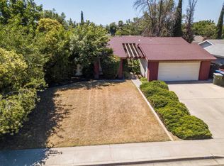 3225 W Country Ct, Visalia, CA 93277
