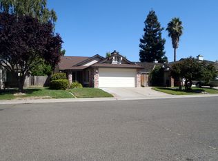 8061 Helmsdale Dr, Sacramento, CA 95828