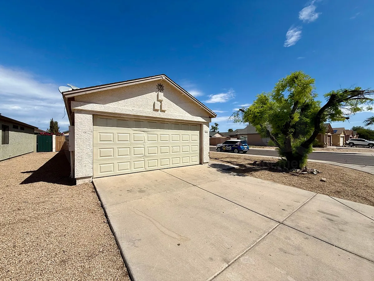 2 bed, 2.0 bath, 870 sqft, $1,450 — Photo 2