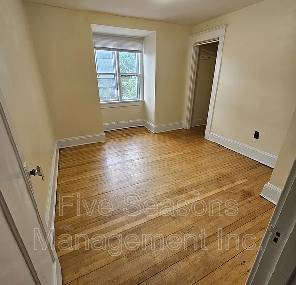 10 Lafayette Pl #8 — Photo 2