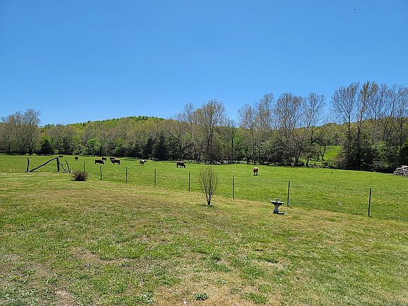 3rd image of 10029 N Farm Road 177