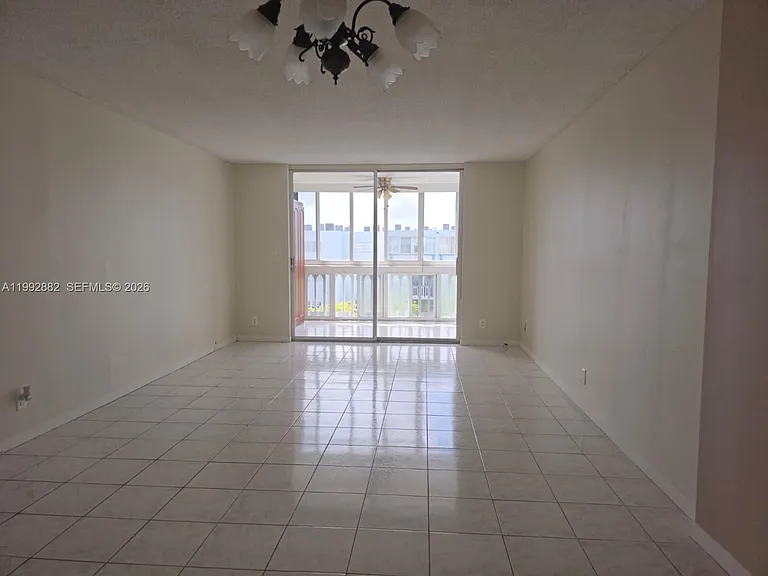 320 NE 12th Ave #703 — Photo 31