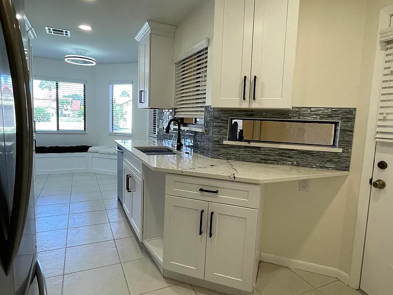 613 Manatee Dr — Photo 10