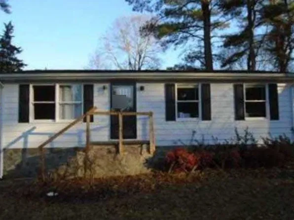 402 Chestnut Dr, Lusby, MD 20657
