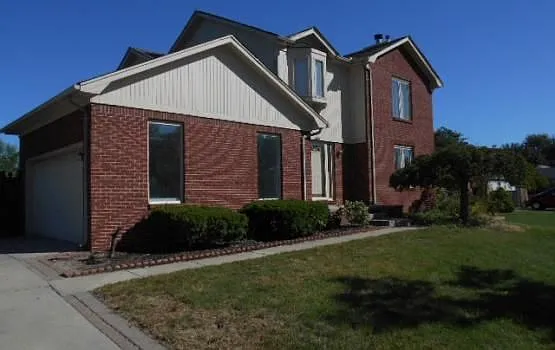 2149 Camelot Dr photo 1