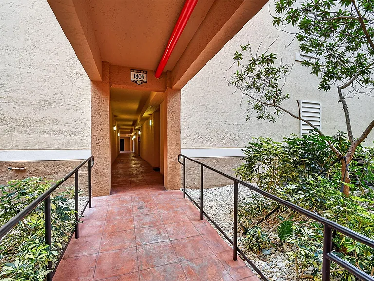 1805 N Flagler Dr #115 — Photo 3