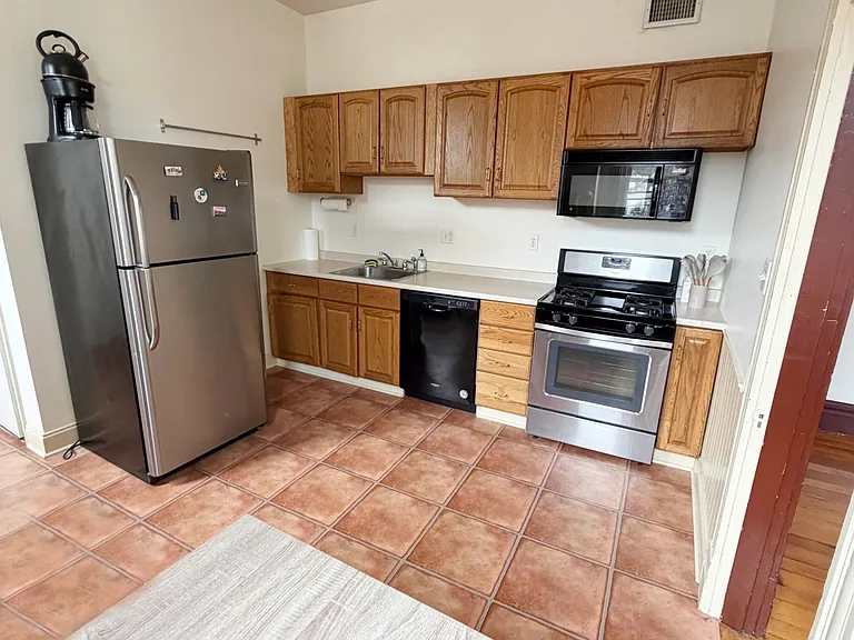 1607 Sarah St #2 — Photo 7