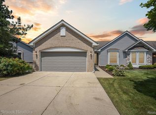7364 Green Meadow Ln, Canton, MI 48187