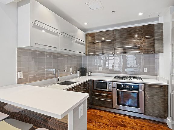 5th image of 26-26 Jackson Ave #705